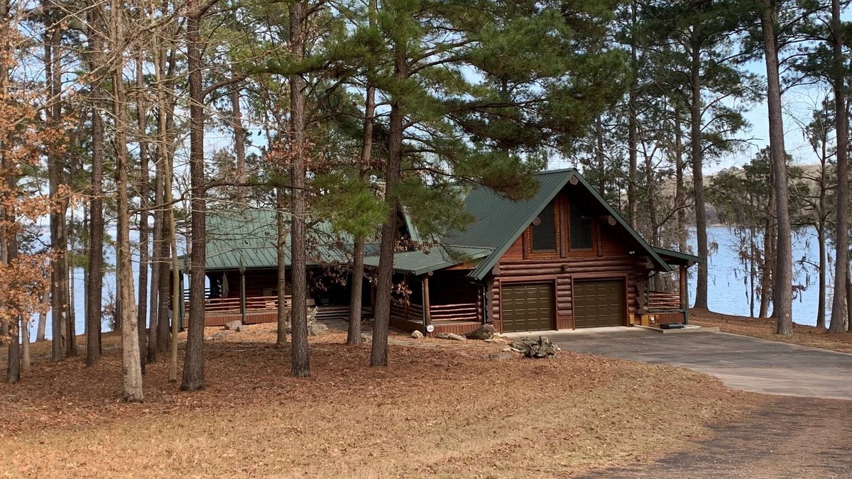 Huntington Cabin | Lake Sam Rayburn - Waterfront Custom Log home, 2000 Sq Ft