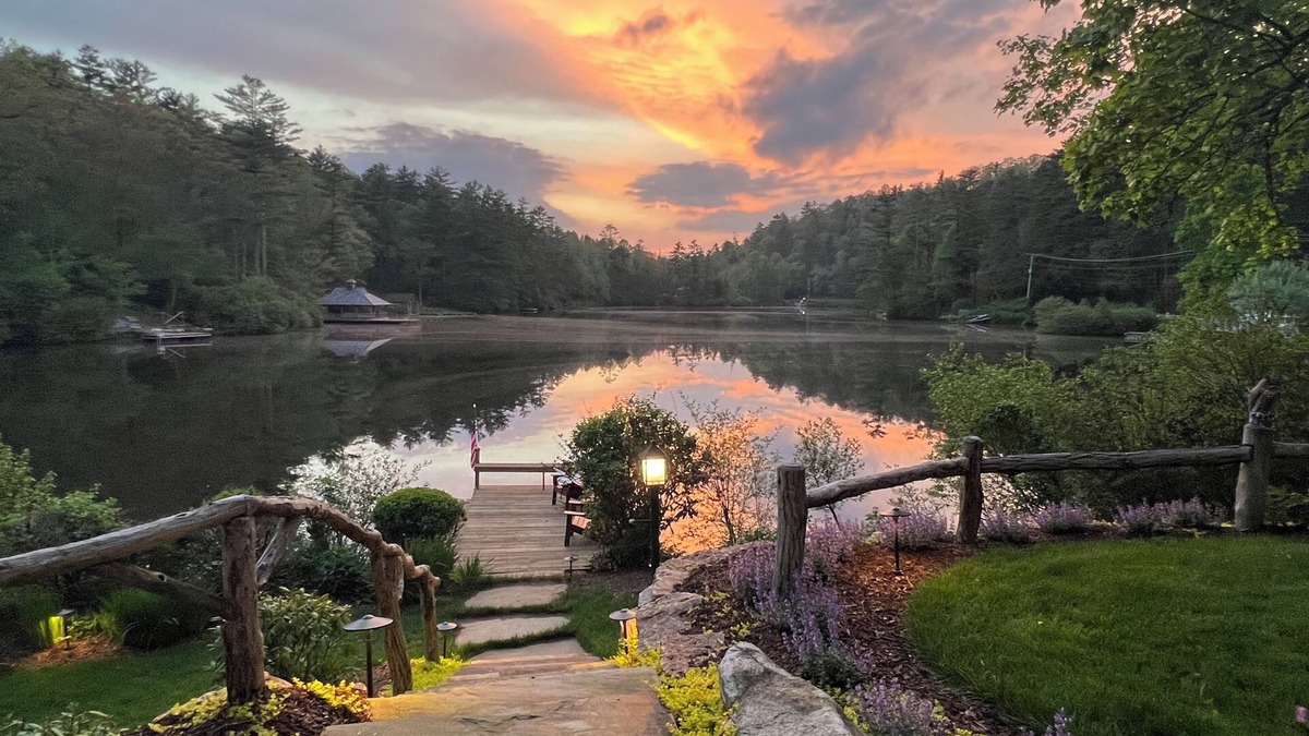 Lake Sequoyah House | Lake Sequoyah Cottage - Lakeside w/Private Dock & Hot Tub