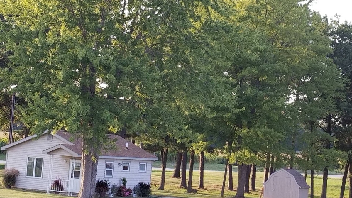 Lakewood House | LAKE SHELBYVILLE COTTAGE MINUTES FROM BOATING, HUNTING, AND FISHING, Sleeps 2