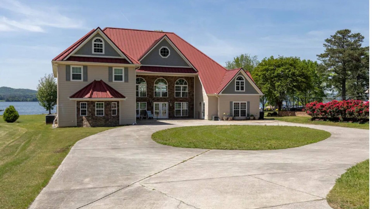 Guntersville House | Lake Side Mansion