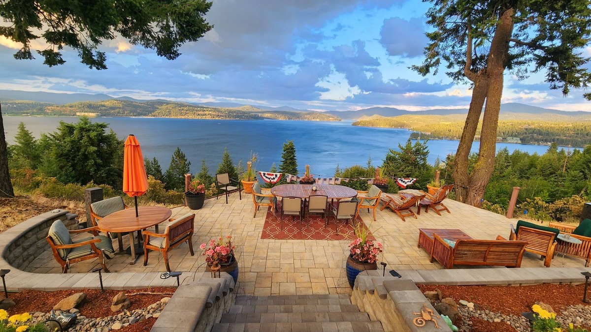 Coeur d'Alene House | "LAKE SONG ESTATES" OVERLOOKING LAKE COEUR D ALENE