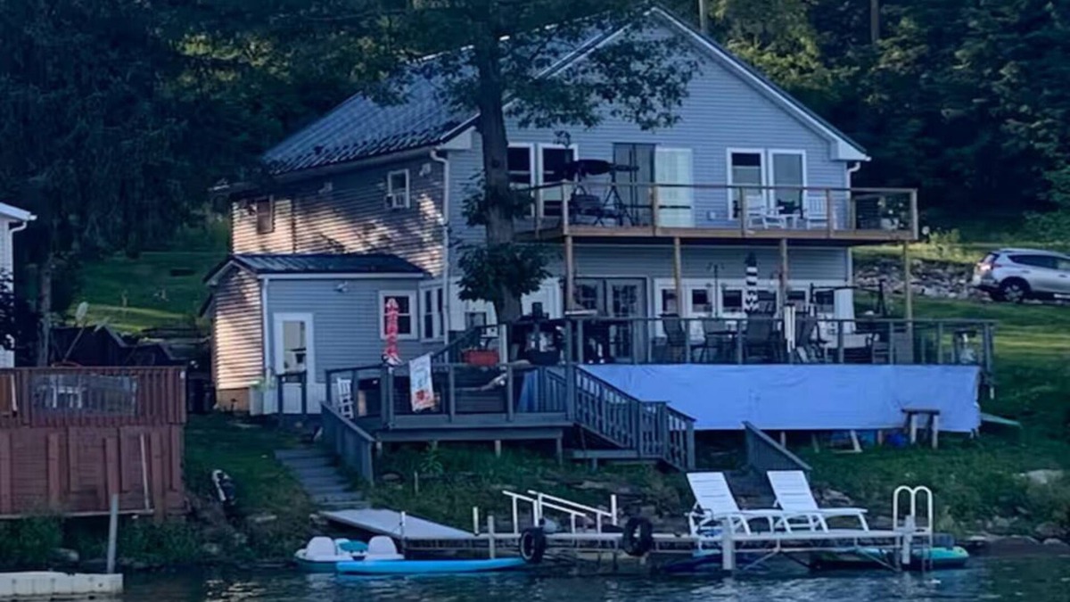 Hector Hotel | Lake Spirit-Lakefront-Hot tub-Pet friendly-Boats