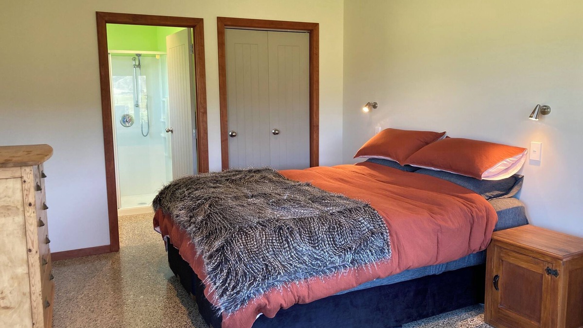 Tasman Region Other | Lake Station House-Cosy Farm House nestled into Lake Station