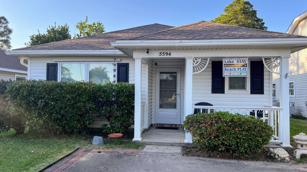 Gulf Breeze House | Lake Stay Beach Play - Charming 2-bedroom house in fabulous Gulf Breeze