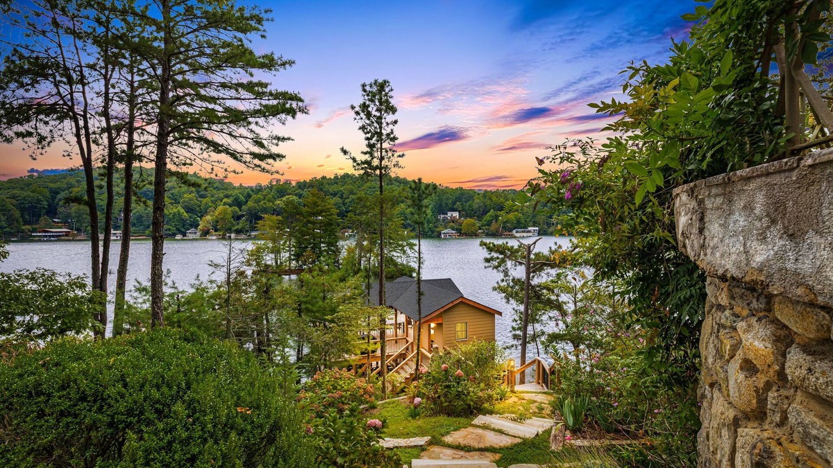 Tuxedo House | Lake Summit Estate. Directly On The Water!