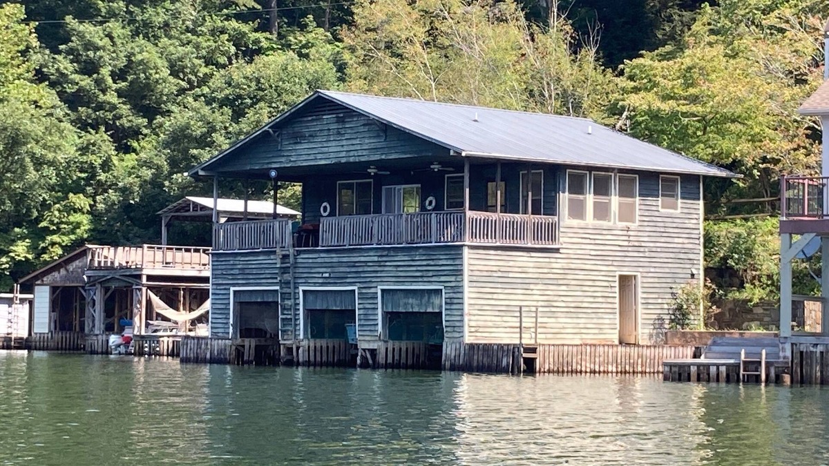 Tuxedo House | Lake Summit house and boathouse stocked with all the fun stuff.