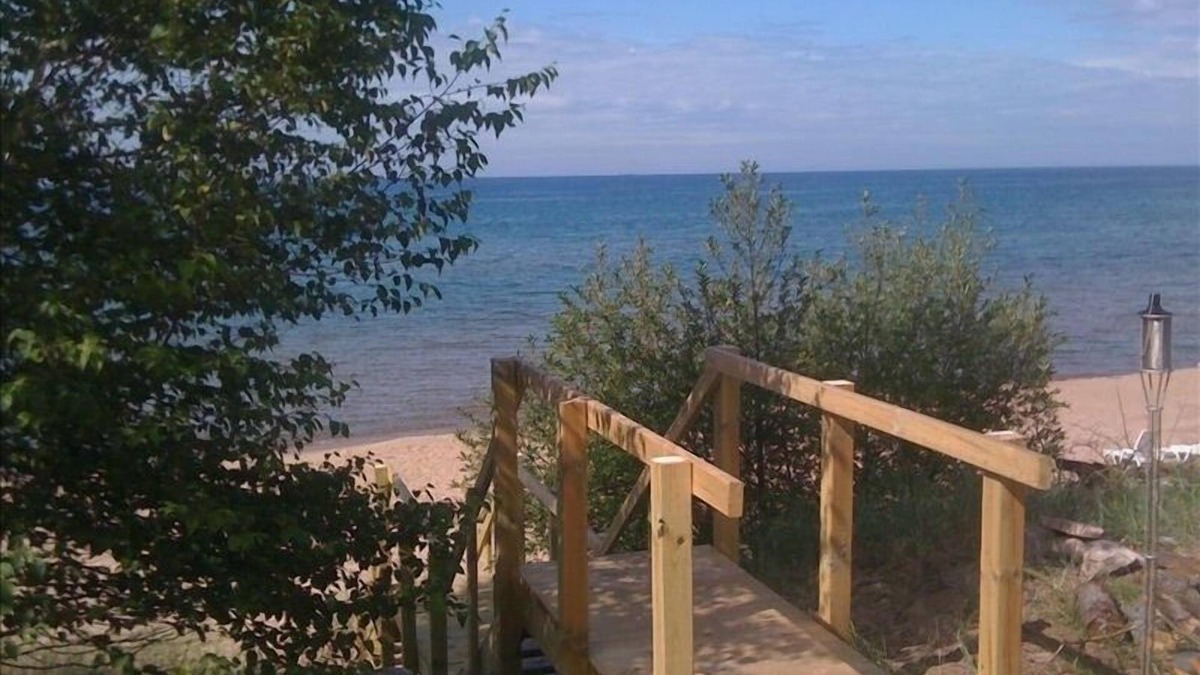 Upper Peninsula Michigan Cottage | Lake Superior Beach House on Beautiful Sugar Beach Very Nice