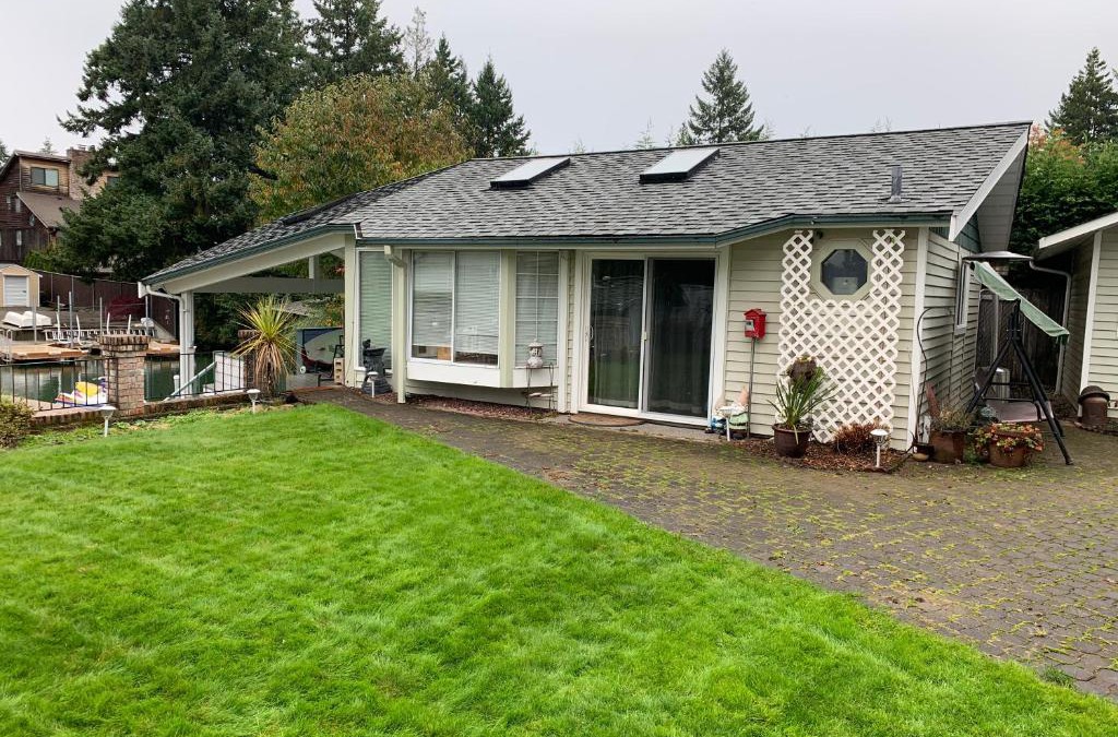 Bonney Lake House | Lake Tapps Bungalow