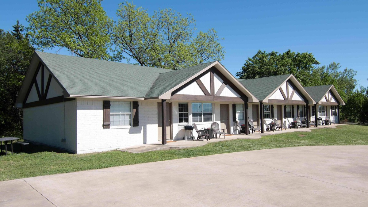 Mead Apartment | Lake Texoma Six-Plex Main Room