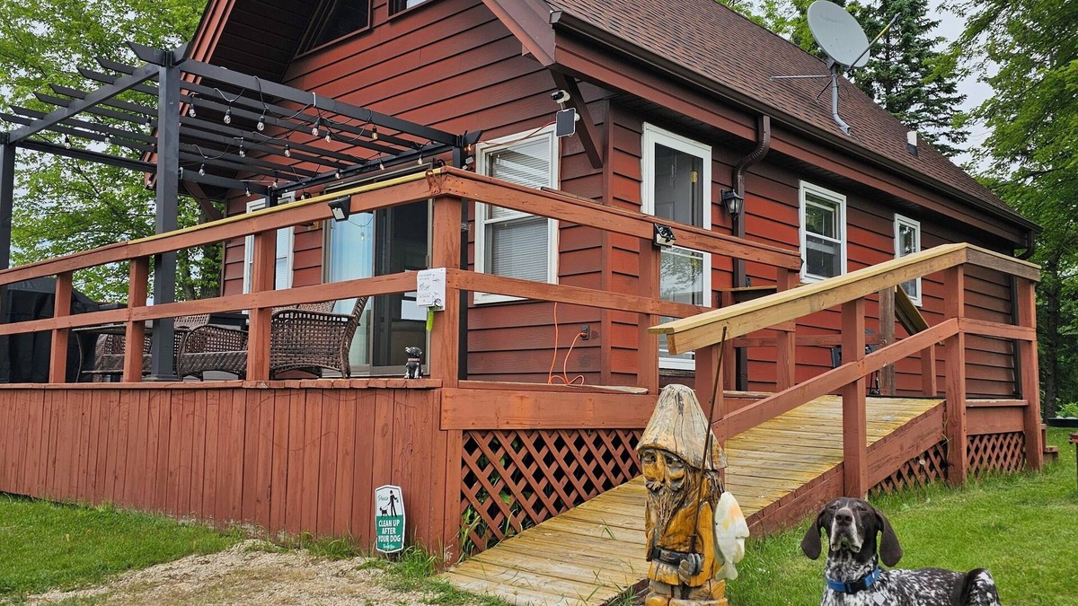 Hingham Cabin | Lake & Trail Getaway - Perfect for a Fall getaway!