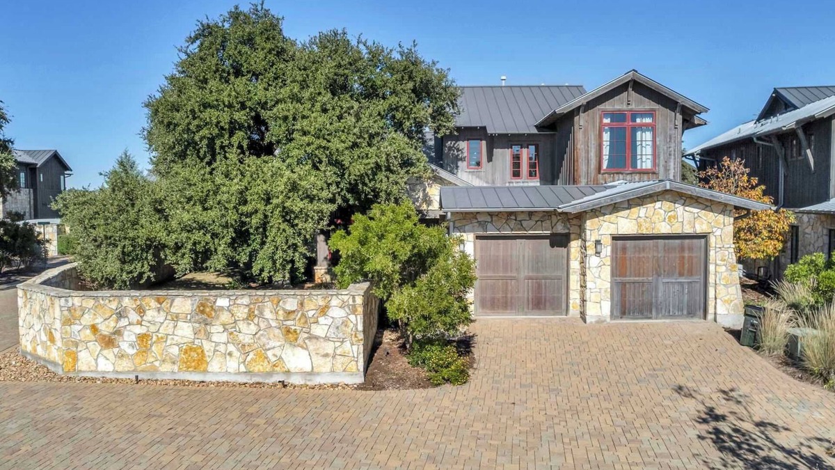 Spicewood House | Lake Travis Cottage | Hot Tub | Pickleball | BBQ