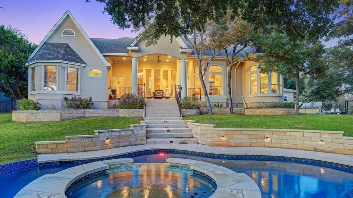 Leander House | Lake Travis Luxury Estate, Private Heated Pool, Multiple Spas, Weddings Welcome!