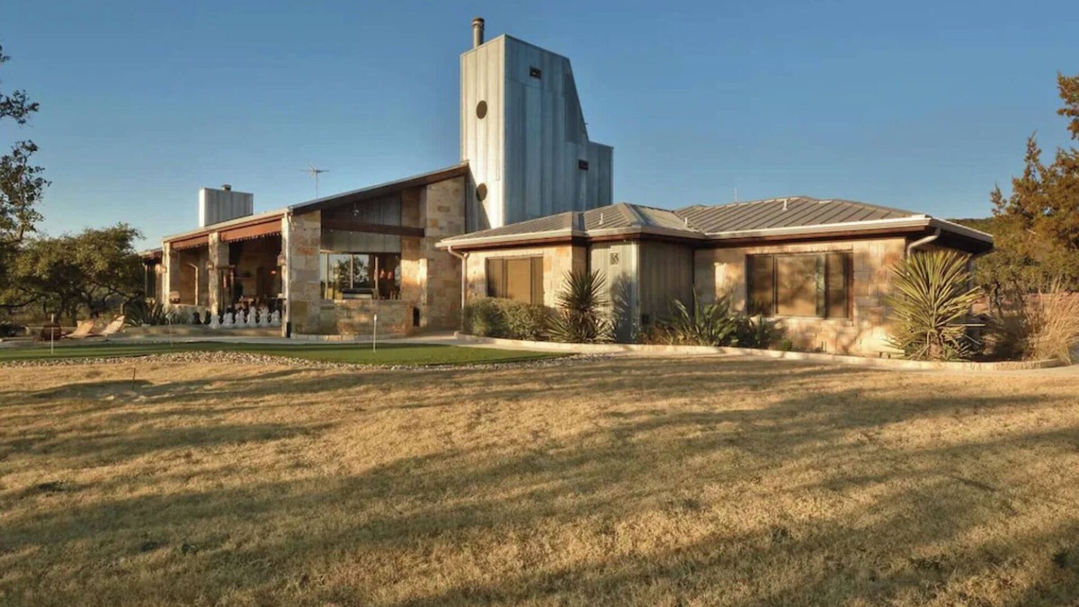 Oatmeal House | Lake Travis Waterfront, Pool, Pool Table, Shuffleboard, Great Views, Ping Pong