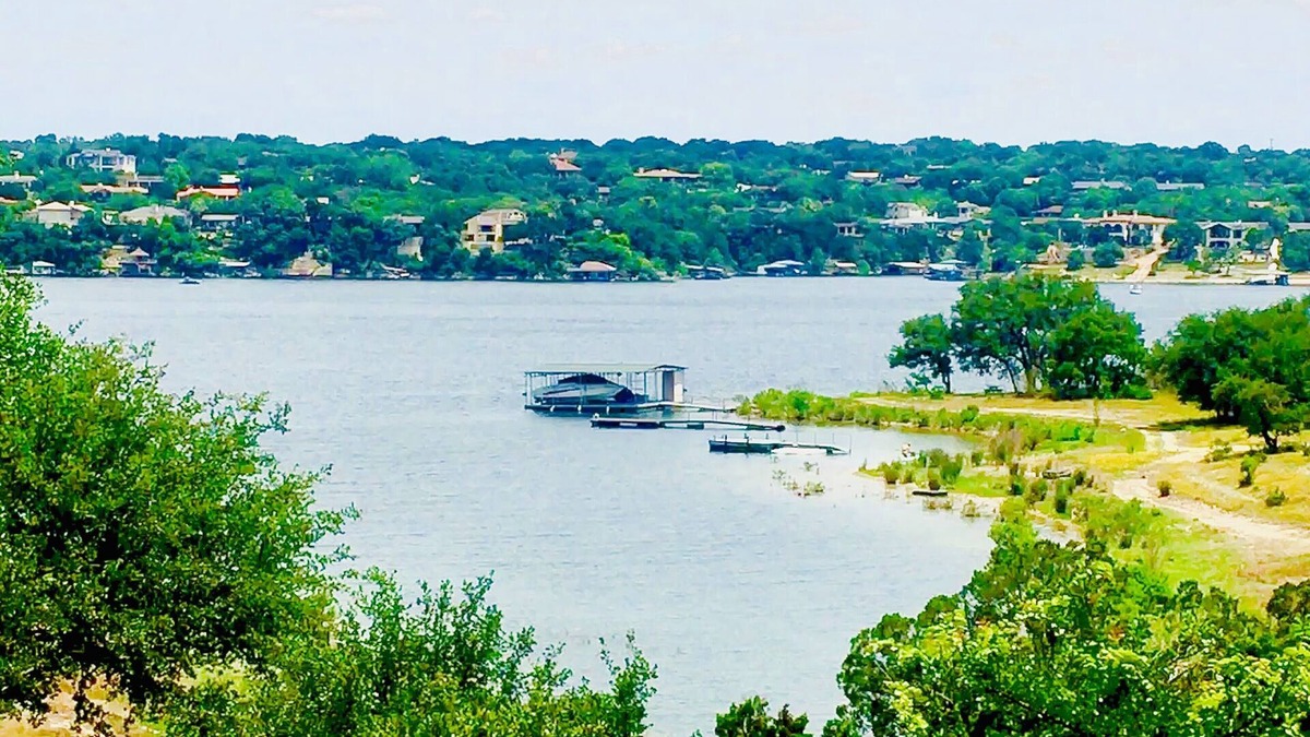 Comanche Point At Point Venture House | Lake Travis Waterfront Home. Views, Boat Ramp, Golf Course & More! - Sleeps 9