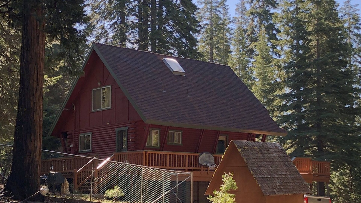 Lake Almanor Country Club Cabin | Lake front, Private Dock, inside the country club
