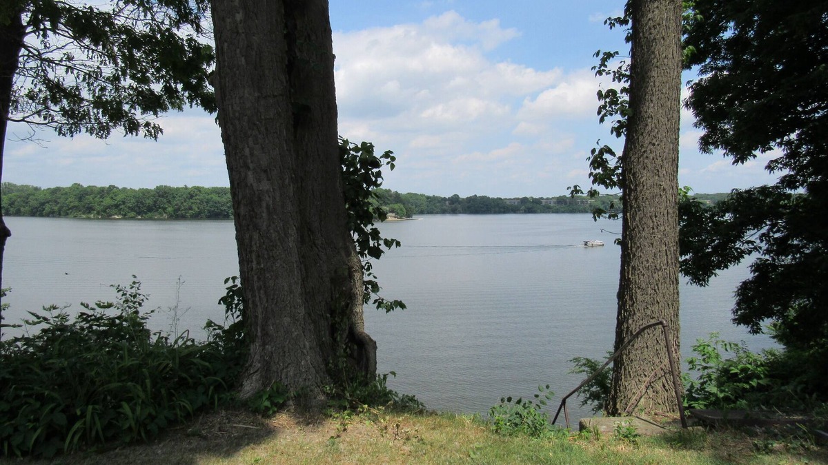 Belleville House | Lakefront home on 1.6 acres