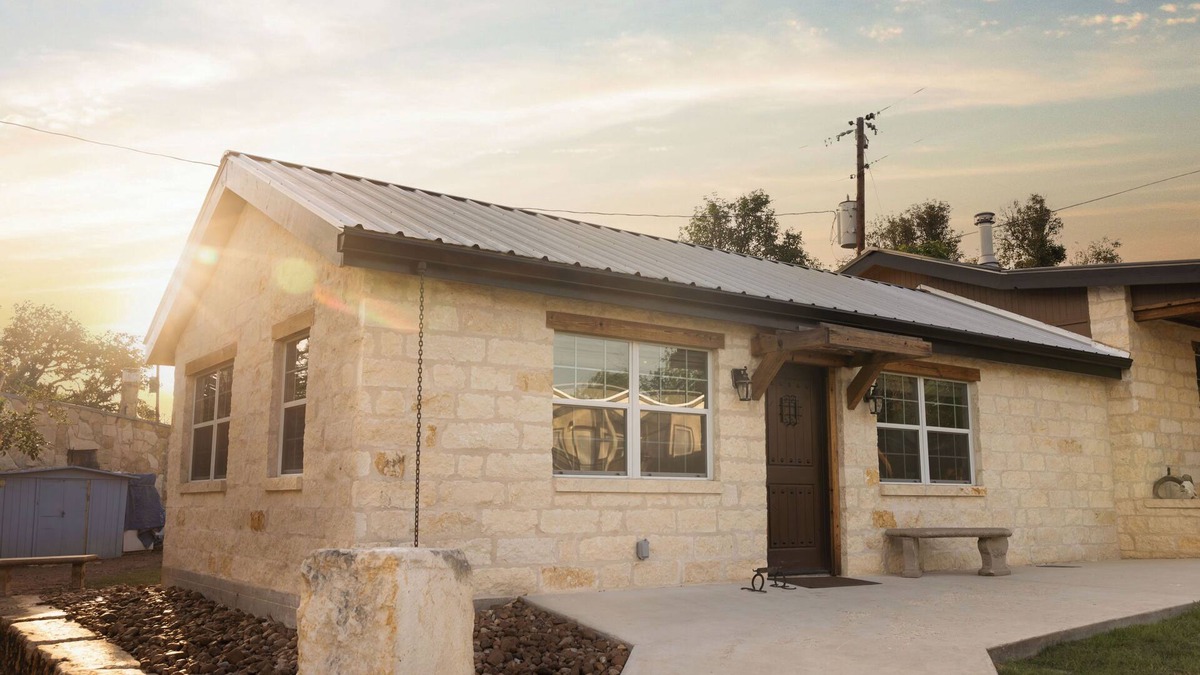 Ingram Cabin | Lake View 2 Bedroom Cabin w/Living Area and Walk in Shower