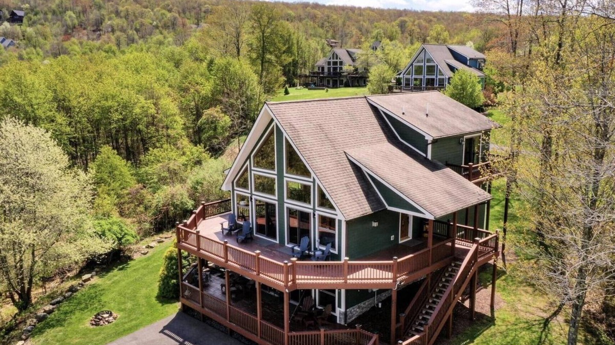 Oakland Ski Chalet | Lake View Chalet with Hot Tub and Fire Pit