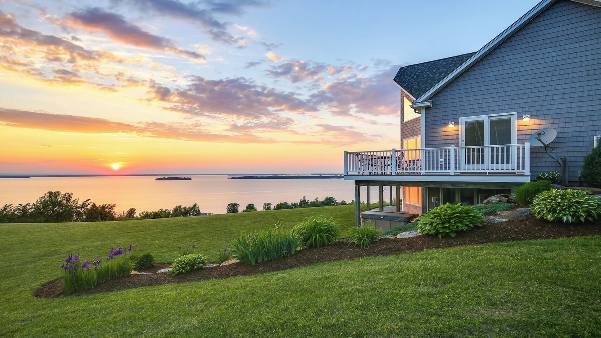 St. Albans House | Lake View Champlain Home w/Hot Tub & Sauna!