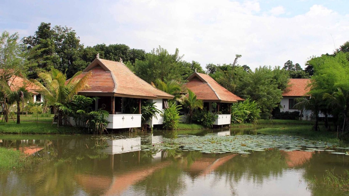 Choeng Doi Cottage | Lake view cottage w/pantry, FREE bikes & pool
