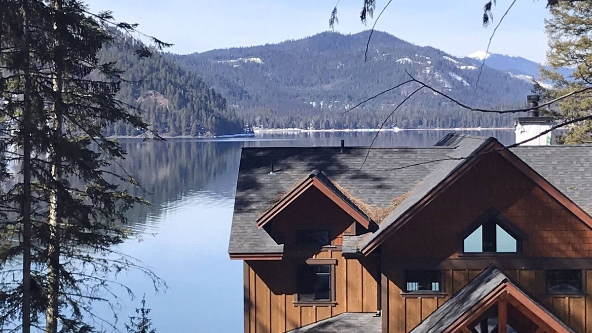 Coolin House | Lake View Couples Get-Away —nYear Round Fun!