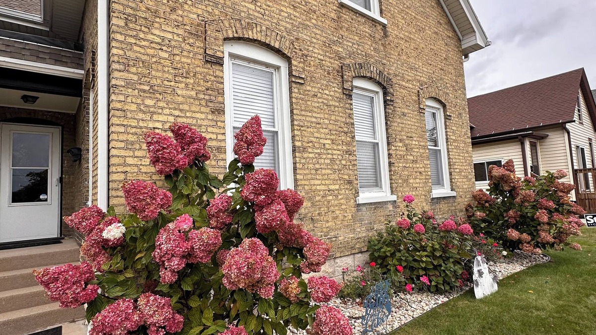 Racine House | Lake View Dreamscape – 1 Block from Lake, Dedicated Work Desk & Patio w/Fire Pit