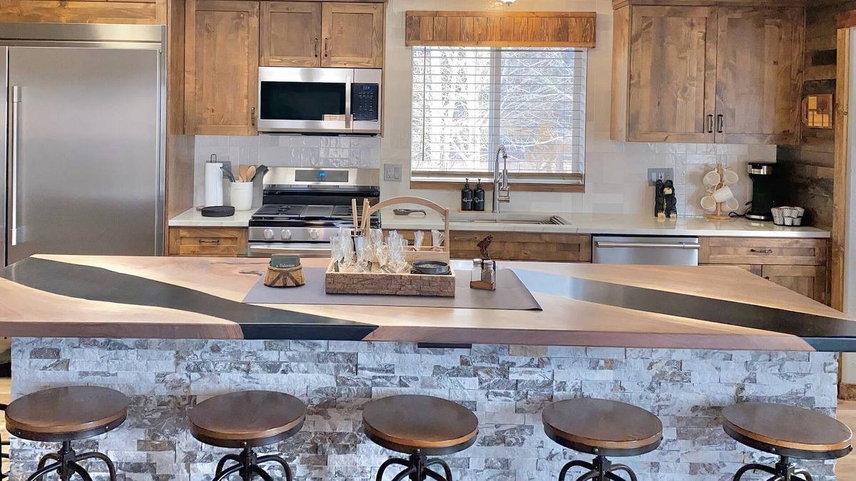 Manila House | Lake View Home That Truly Accommodates 12