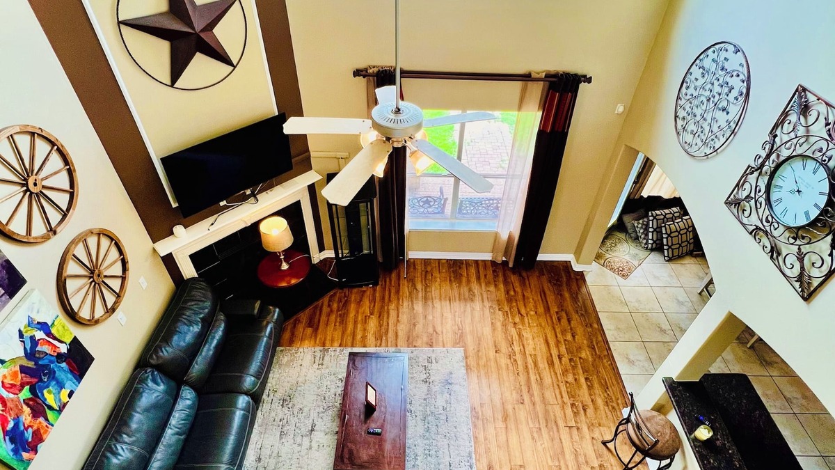 Missouri City House | ★Lake View ★ King Bed ★ Spacious