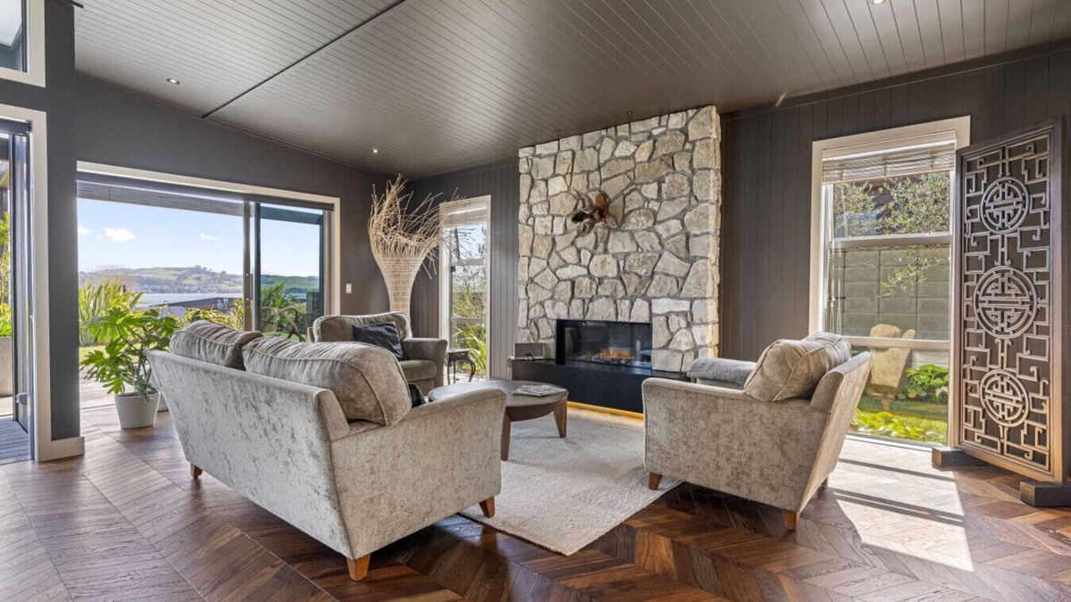 Rainbow Point House | Lake View Lodge - Lake Taupo