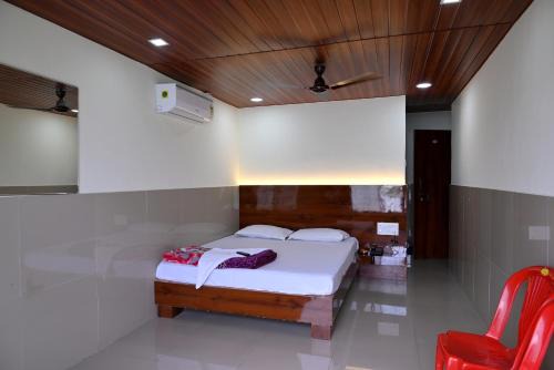 Pune Hotel | Lake View Lodge, Pune