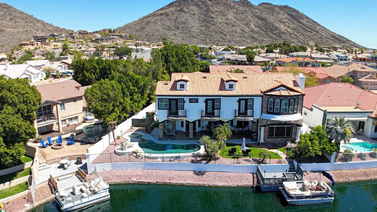 Arrowhead Lakes House | Lake View Luxury Castle Retreat