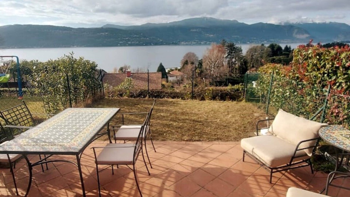 Cerro House | Lake view, pool, near the beach, pinball machine, darts, arcade