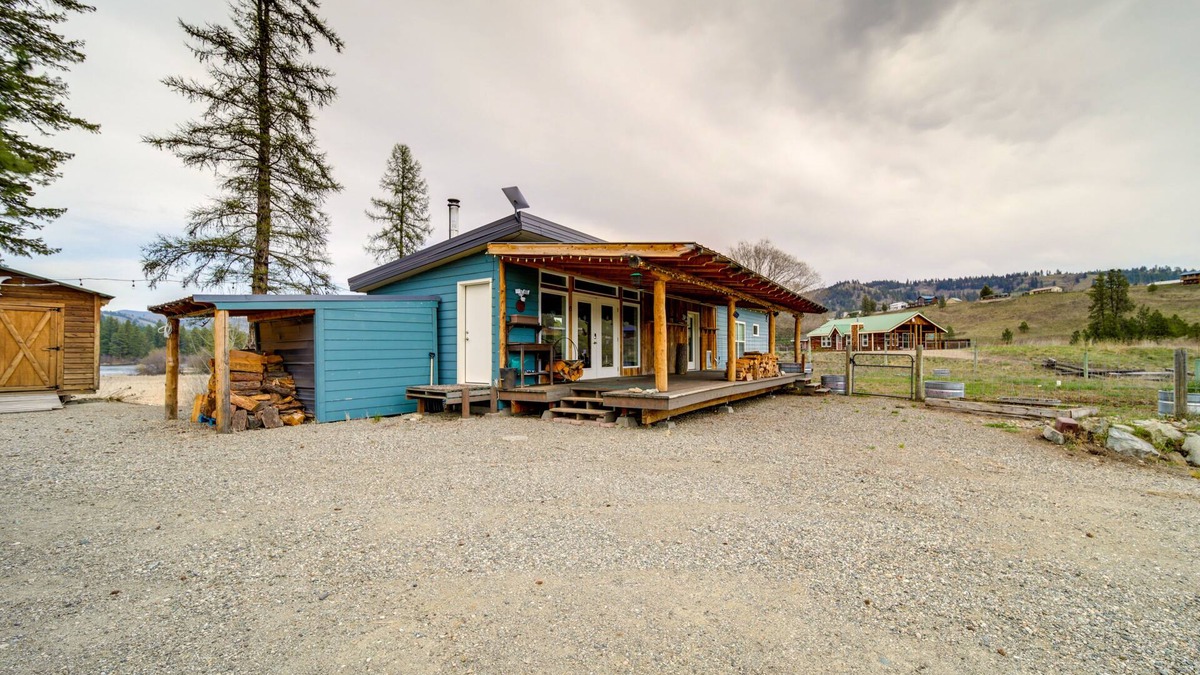 Republic Cabin | Lake-View Republic Cabin w/Boat Launches!