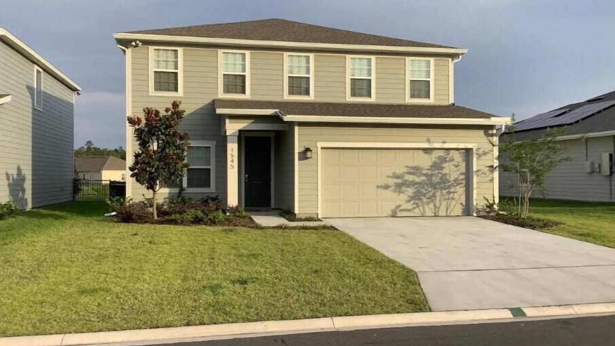Westside House | Lake View, Spacious 4 Bedroom Home on Quiet Street
