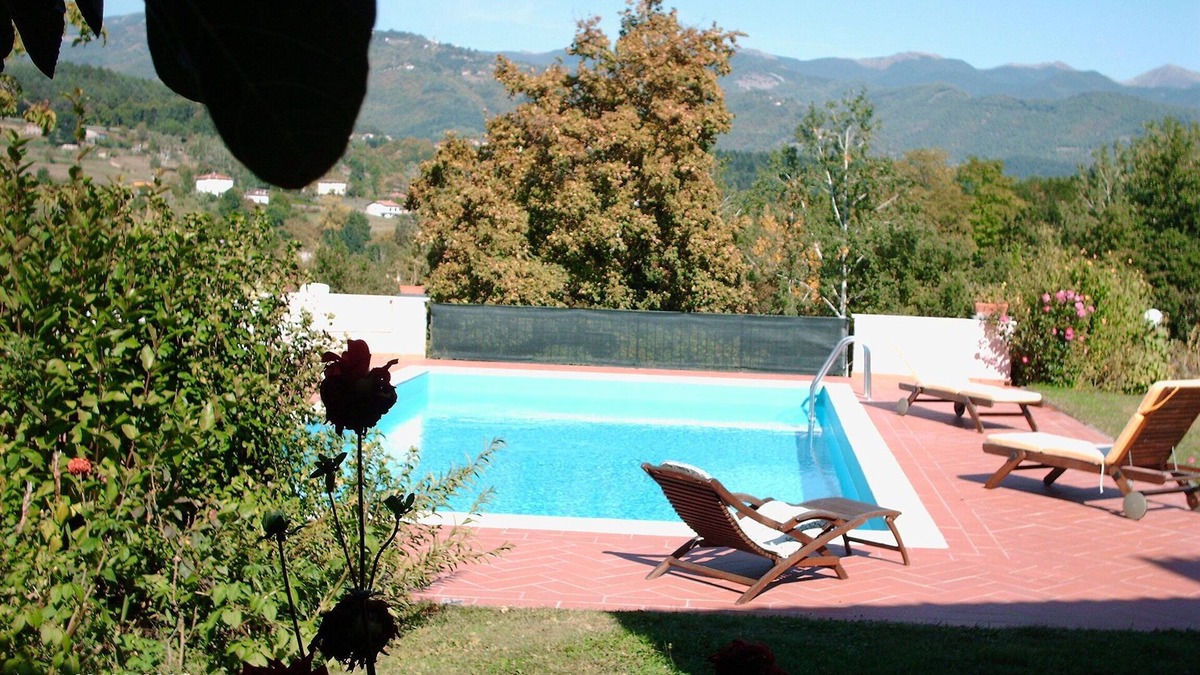 Camporgiano House | Lake view villa in Garfagnana Tuscany Lucca