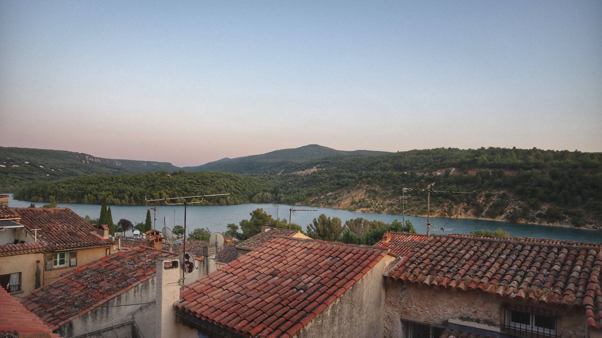 Bauduen Apartment | Lake view with sheltered terrace