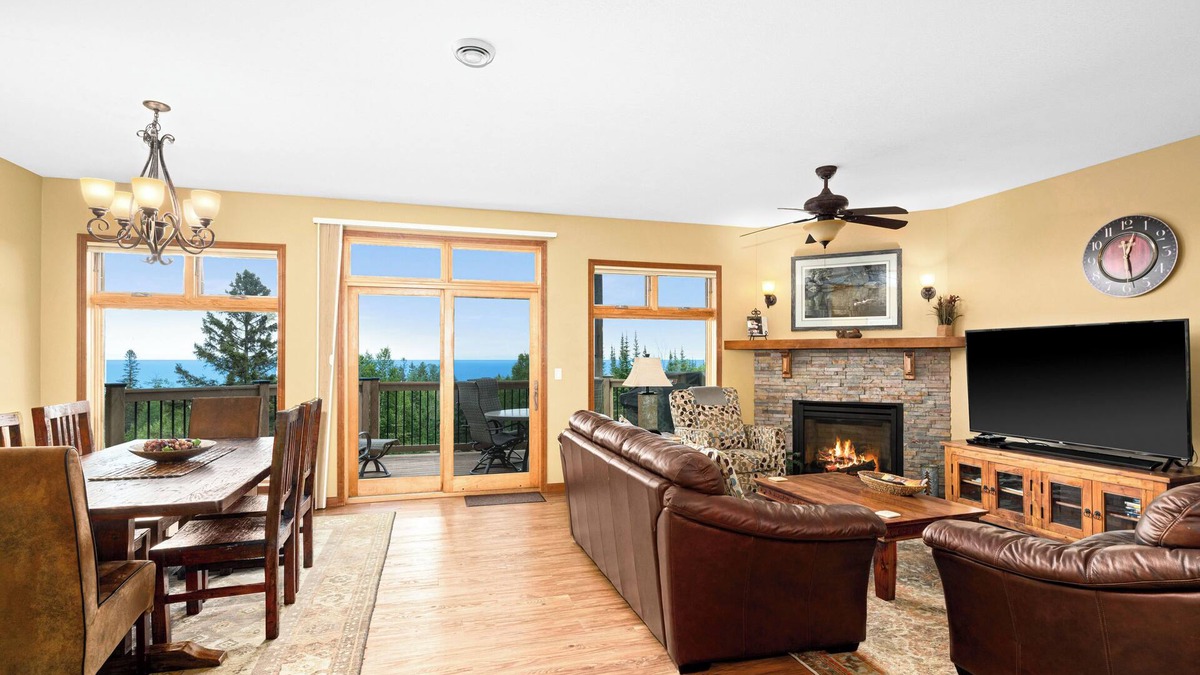 Lutsen House | Lake views throughout, ski retreat on Lutsen Mountain next to xc trails and wine