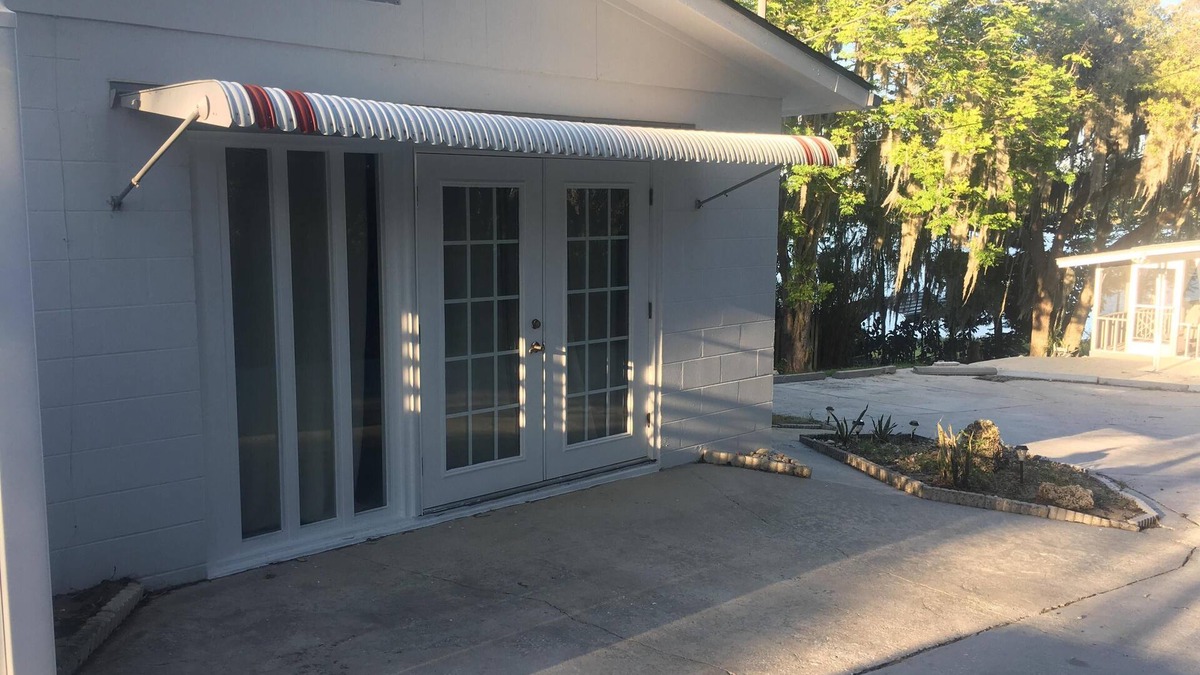 Lake Wales House | Lake Wales waterfront Blue Lake, water sports fishing, swimming, boating.