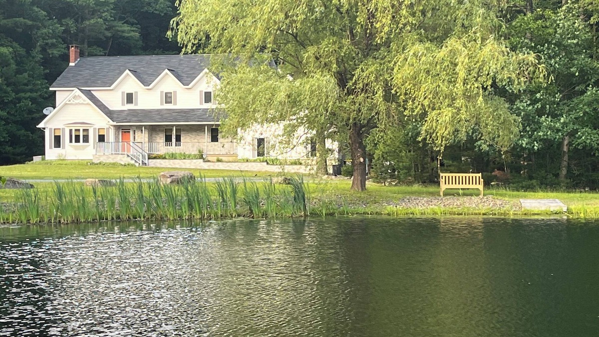 Lakeville House | Lake Wallenpaupack, PA 4 Bedroom 4 Bath with ponds and fishing