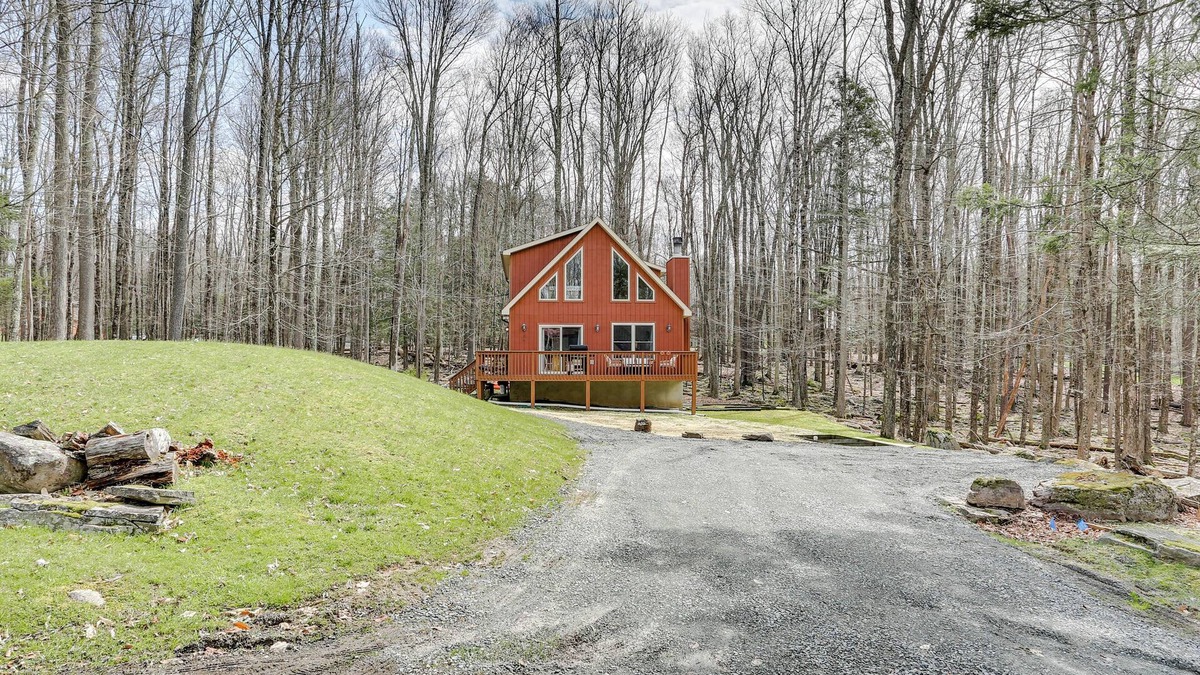 Greentown House | Lake Wallenpaupack Summer Getaway w/Pool Access!