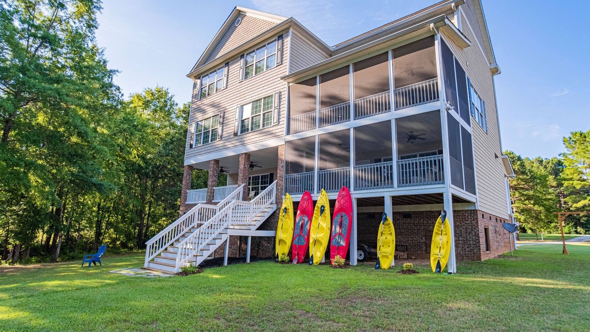 Winnsboro House | Lake Wateree Waterfront Retreat - 6BR w/Dock, Kayaks, Firepit and Game Room