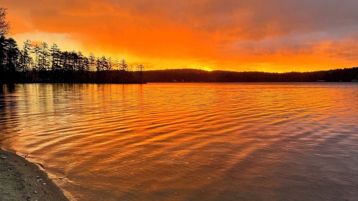 Lochmere House | Lake Winnisquam 4BR/3.5BA- Year-Round Fun for Families and Groups
