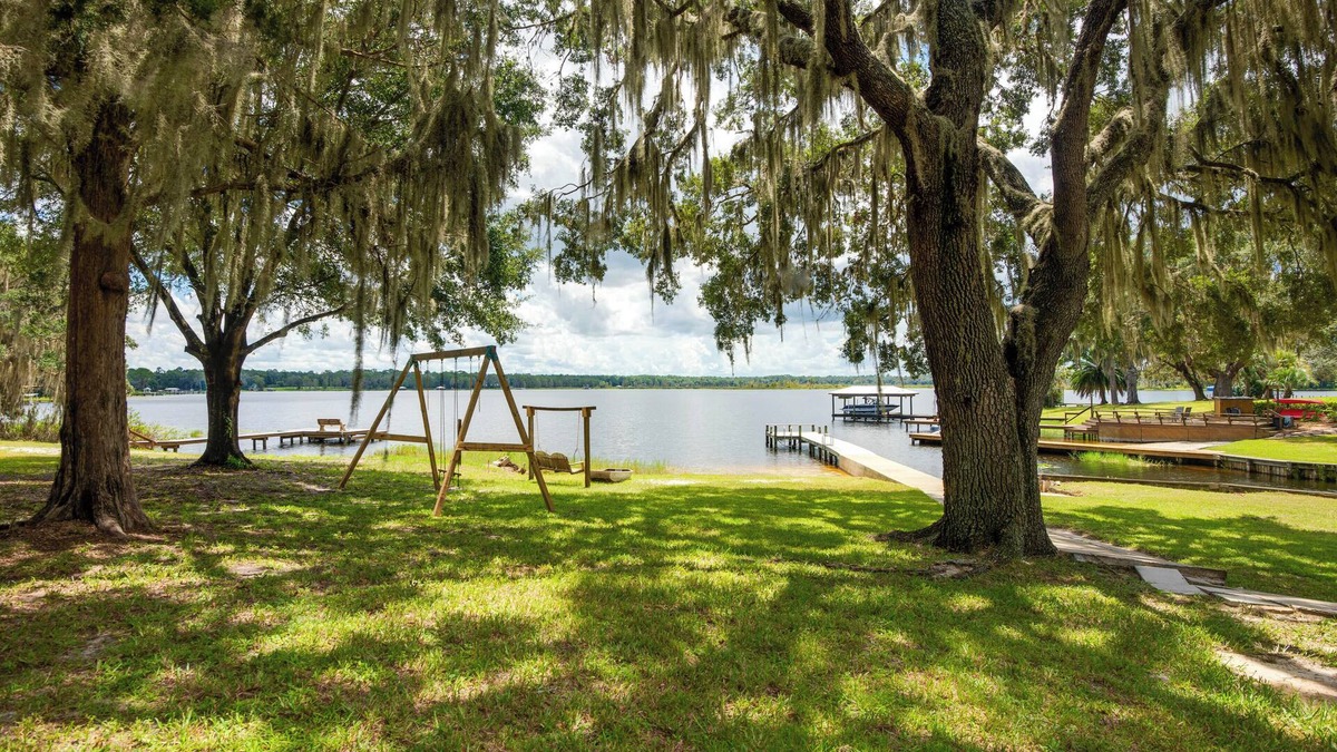 Hawthorne House | Lake Winnott Home w/Boat Ramp & Dock