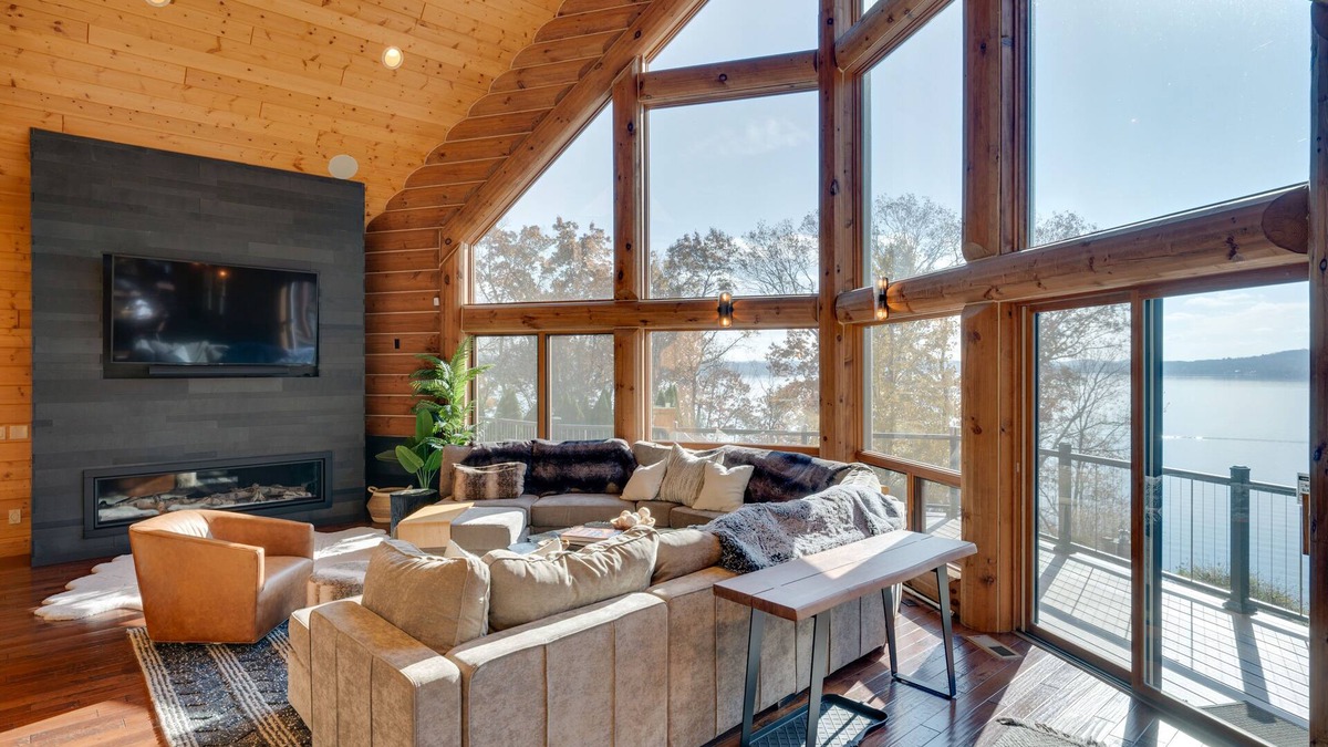 Merrimac Cabin | Lake Wisconsin Lodge w/ Dock & Pool Near Skiing!