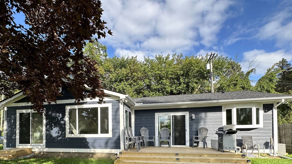 Allenton House | Lakefront Home with Beach Access - Cranberry Lake