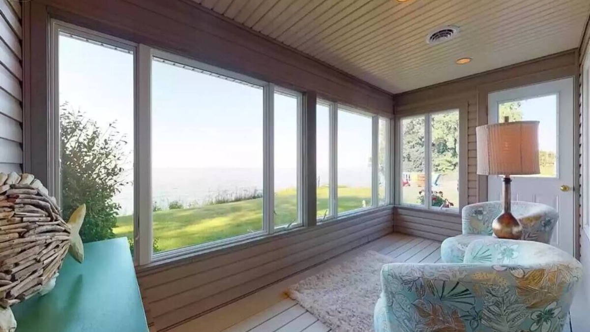Huron House | Lakefront 2 bedroom guest house