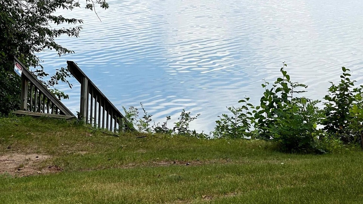 Lake Wissota Apartment | 🔥 Lakefront · 2 Docks · Portable Fire Pit · Grill · Laundry, 1 night stays