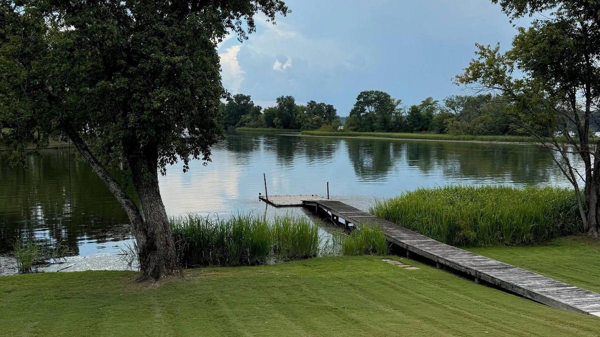 Chickamauga Lake House | Lakefront 3-bedroom house in Birchwood with Private Pool, docks, and WiFi.