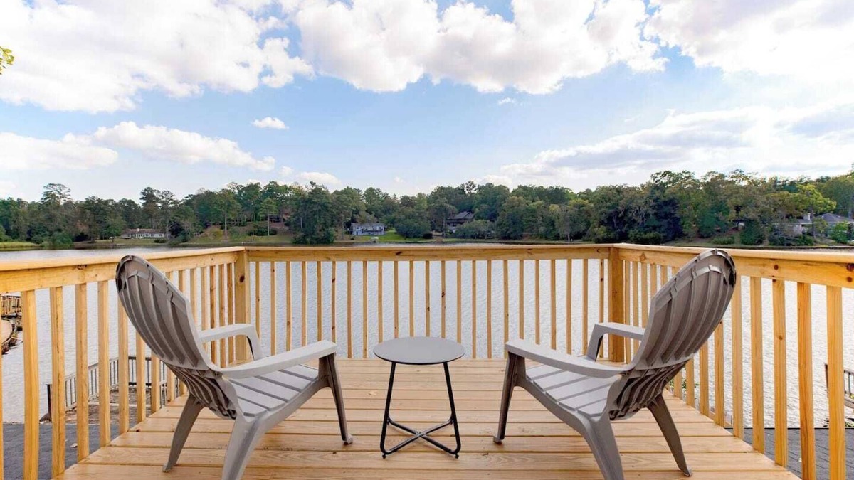 Warner Robins House | Lakefront 3BR | RAFB | Pet Friendly
