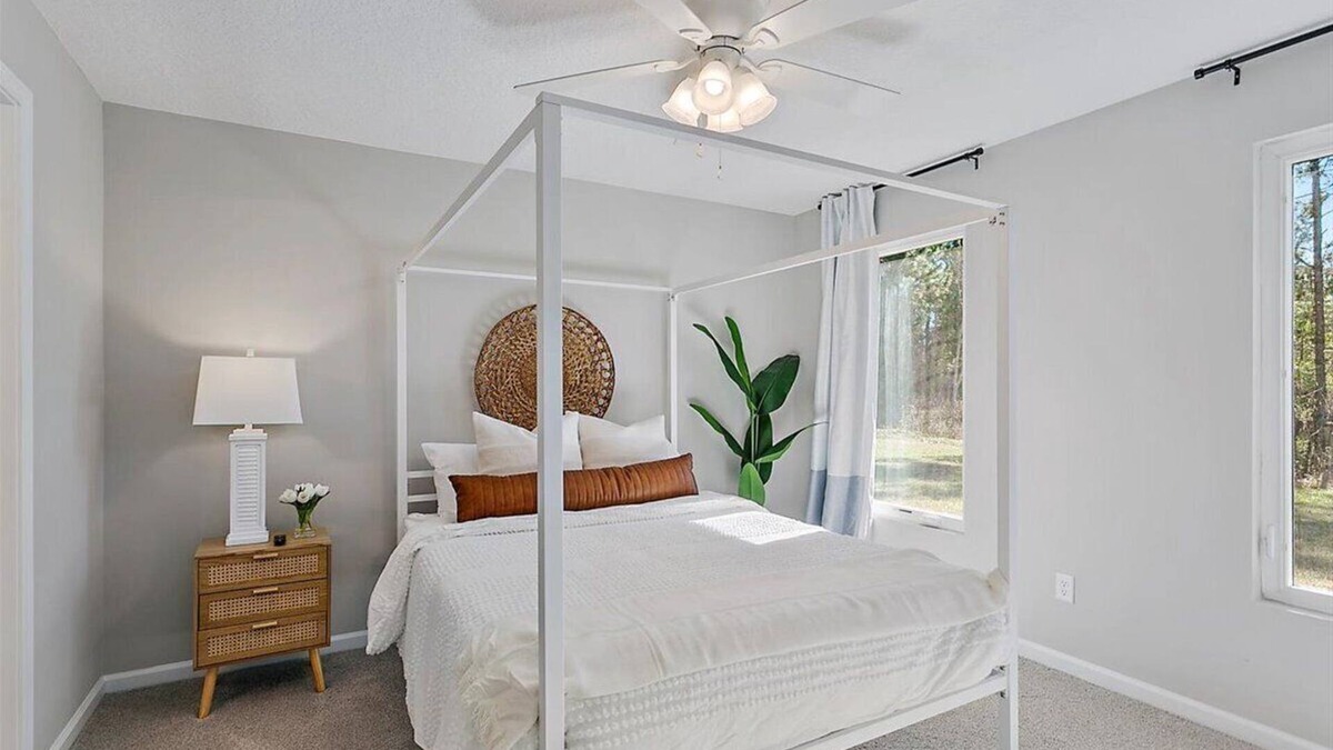 St. Marys House | Lakefront 4BR Retreat Near Kings Bay Modern & Remote Work Ready
